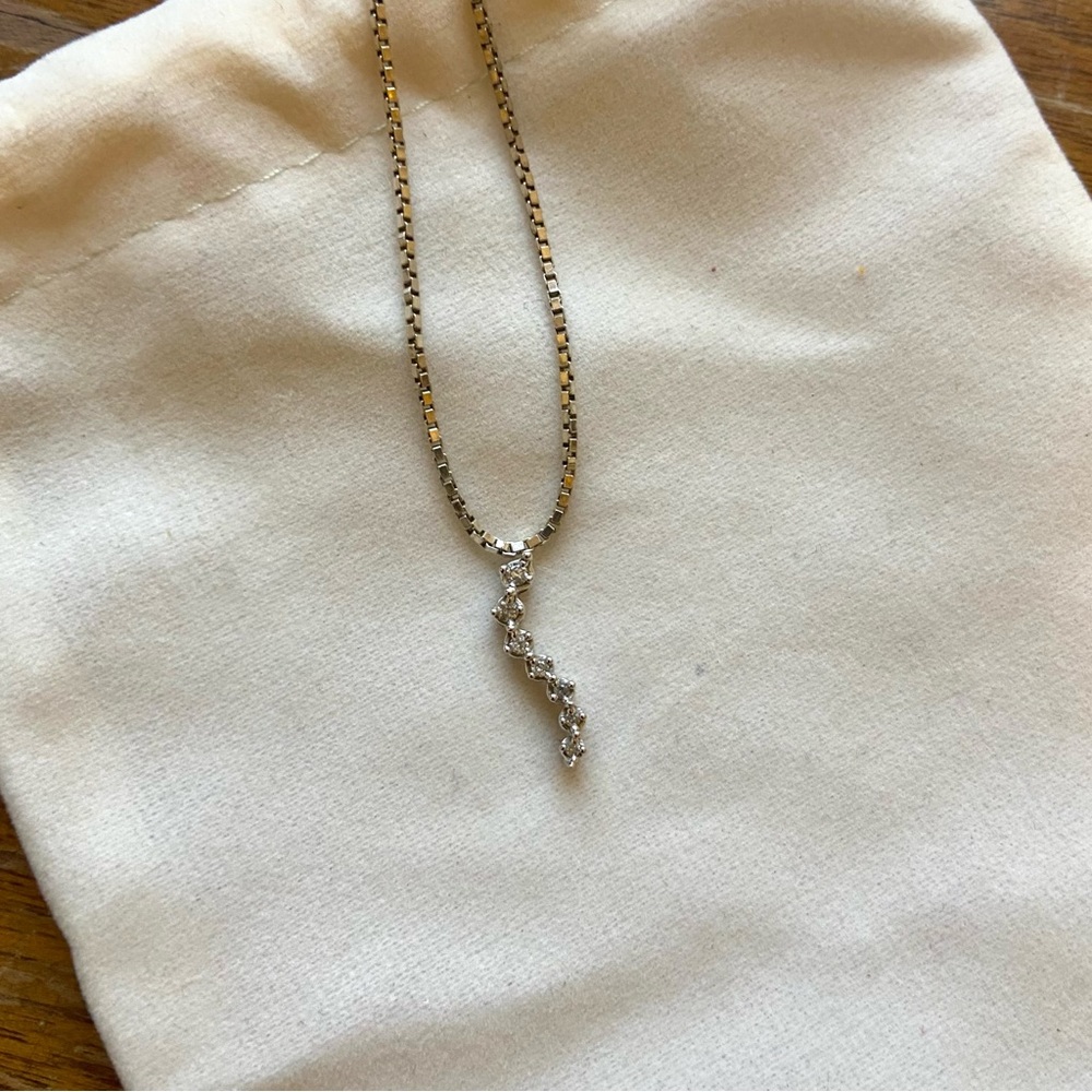 Diamond and platinum necklace pendant